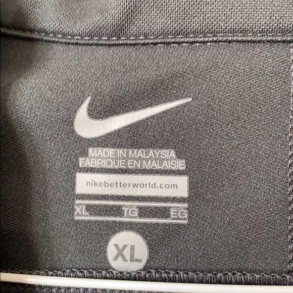 Nike men’s lightweight jacket - Picture 3 of 3